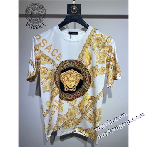 超目玉 ヴェルサーチ VERSACE ブランドスーパーコピー 半袖Tシャツ 清涼感ある真夏のメイントップスとして大活躍する1着でおしゃれを楽しみましょう！