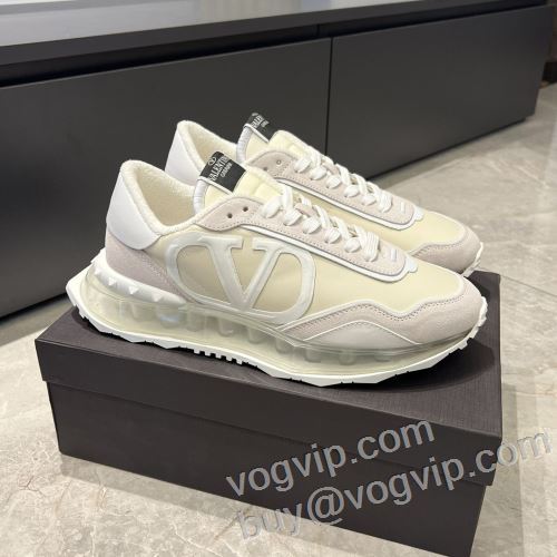 高級感を備えている ヴァレンティノ VALENTINO ブランドスーパーコピー スニーカー カジュアルシューズ 2024お得最新作 セール 格安 売れ筋 オールシーズン