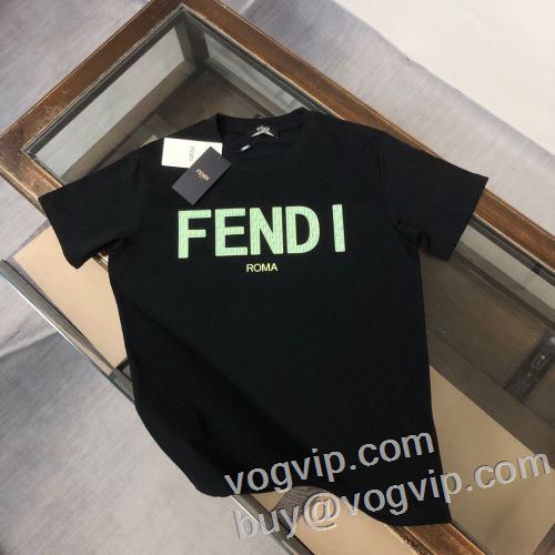 強い魅力を感じる一枚 2024最新入荷 日本人気スーパーコピーブランド フェンディ FENDI 頑丈な素材 半袖Tシャツ 2色可選