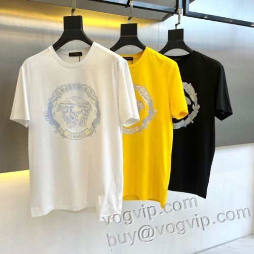 半袖Tシャツ 人気商品登場 ヴェルサーチ VERSACE 2024超激得大人気 カジュアル系ファッションの定番アイテム 最高品質のブランドコピー専門店 3色可選