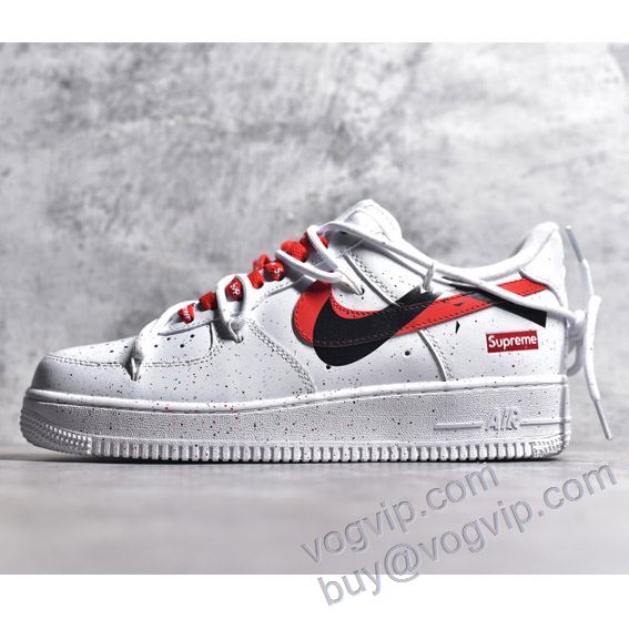 シュプリームコピーブランド コーデ 知的なムードを演出 Supreme x NK Air Force 1'07 Low スニーカー フラットシューズ 軽量で疲れにくい 2024お買い得新作