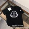 モンクレールブランドスーパーコピー MONCLER しわになりにくい 半袖Tシャツ 2色可選 2024爆買い大得価 ムダな装飾を排したデザイン