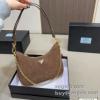 2025最安値人気 プラダ PRADA WBAGPR054 洗練を十分に演出する ショルダーバッグ ハンドバッグ スーパーコピーブランド