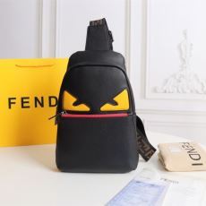 人気定番2025 FENDIス...
