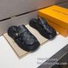LOUIS VUITTONコピーブランド TXIELV071 2025お買い得新品 ルイ ヴィトン カジュアルシューズ クロックス 4色可選 肌触りの気持ちい?