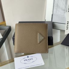 おしゃれに絶大な人気 プラダ スーパーコピー NQBPR002 2025年モデル入荷 二つ折り財布 クリップウォレット