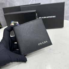 高級感漂わせる プラダ PRA...