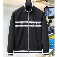 2025新品本物 プラダ WT...