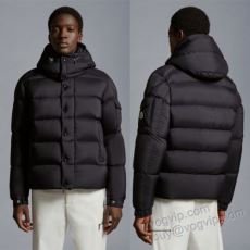 2025最安値セール モンクレ...