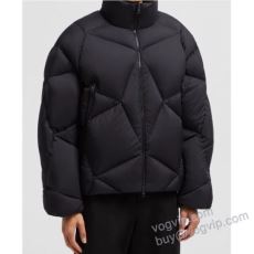 MONCLERコピー MEN103 厳しい寒さに耐える ダウンジャケット 2025数量限定セール モンクレール 2色可選 首胸ロゴ