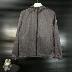 2026最新入荷 モンクレール...