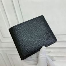 M60895 二つ折り財布 短...