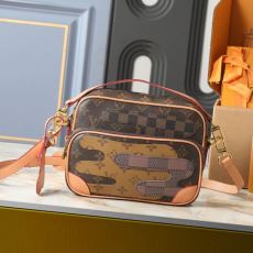 斜め掛けバッグ 人気商品登場 ...