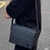 流通限定モデル ショルダーバッグ 斜め掛けバッグ メンズバッグ 3色可選 ルイ ヴィトンLOUIS VUITTON 2026超激得品質保証 LV233 最大級ブランドコピー通販優良店