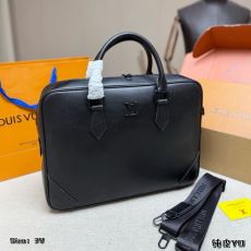 ルイ ヴィトンLOUIS VU...