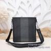 コピー ブランド ボッテガ ヴェネタ BOTTEGA VENETA ショルダーバッグ 斜め掛けバッグ 2025最安値セール スタイリッシュな印象