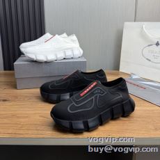 スタイリッシュな印象 プラダ ...