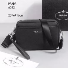 PRADAスーパーコピー 大人のおしゃれに2025 NBAGPR006  プラダスーパーコピー 激安ショルダーバッグ 斜め掛けバッグ