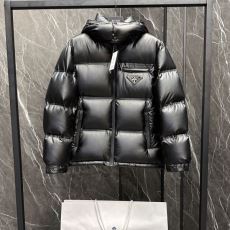 人目を惹くデザイン プラダ P...