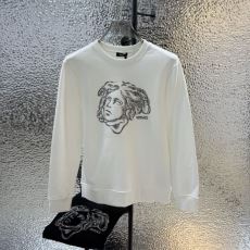 2025お得本物保証 ヴェルサーチ WTVS087 プルオーバーパーカー ジャケット、上着 秋のお出かけに最適 VERSACEスーパーコピー