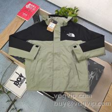 今話題の最新作 ザノースフェイ...