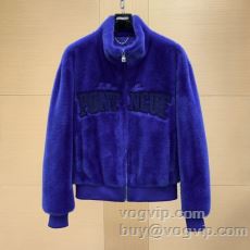 2025品質保証定番人気 ルイ ヴィトン WTLV565 フリースジャケット 秋のお出かけに最適 中わたジャケット LOUIS VUITTONブランド 偽物 通販