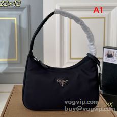 優美なお出かけスタイル プラダ...