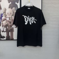 上品な輝きを放つ形 ディオール...