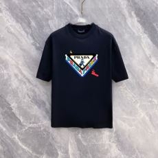 綺麗に決まるフォルム！ プラダ PRADAブランドコピー 2026お買い得品質保証 NXZPR056 半袖Tシャツ 2色可選