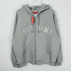 もっとも高い人気を誇る SUPREME x B.B.SIMO...