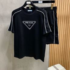 圧倒的な高級感 上下セット 半袖Tシャツ プラダ PRADAコピーブランド 2026驚きの破格値大得価 NXZPR106 2色可選