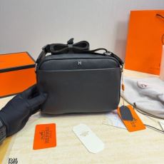 エルメスコピー 2026人気セール高品質 NBAGHE025 ショルダーバッグ 完成度の高い逸品 斜め掛けバッグ メンズバッグ 3色可選