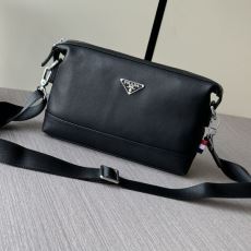 2026激安大特価格安 プラダ PRADAブランドコピー NBAGPR078 上品に着こなせ ショルダーバッグ 斜め掛けバッグ メンズバッグ