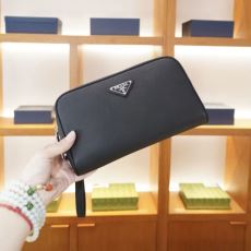 早くも完売している プラダ PR...