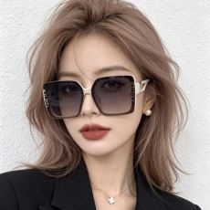 2026年モデル入荷 フェンディスーパーコピー YJFEN002 人気販売中 メガネ サングラス