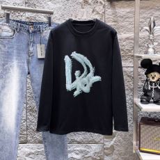 長袖Tシャツ 人目を惹くデザイ...