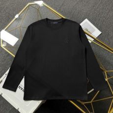 秋のお出かけに最適 ルイ ヴィトン LOUIS VUITTON CTSLV027 長袖Tシャツ 2色可選 VOGコピー 2026最安値セール
