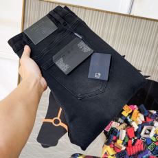 ジーンズ デニムパンツ プラダ PRADA 2026新商品！ NZKPR039 VOGブランドスーパーコピー 一番人気の新作はこれ