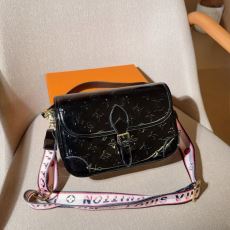 人気商品 ショルダーバッグ レディースバッグ ルイ ヴィトンLOUIS VUITTON 2026驚きの破格値爆買い WBAGLV441 5色可選 最大級ブランドコピー通販優良店